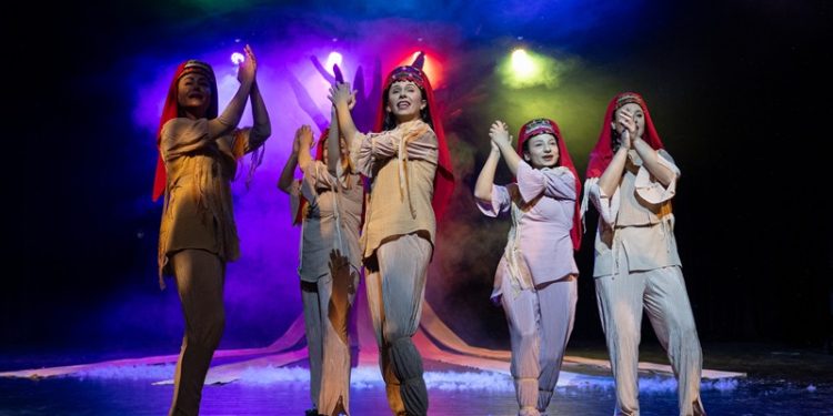 Mersin Şehir Tiyatrosu’ndan ‘Ben Anadolu’ Oyunun prömiyerini gerçekleştirdi