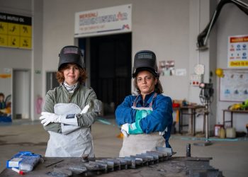 Ellerinde çekiç, gözlerinde umutla Mersin’in kadın ustaları yetişiyor