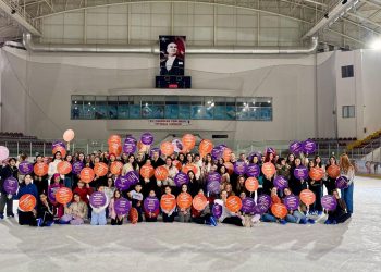 Kadınlar buz pistinde buluştu