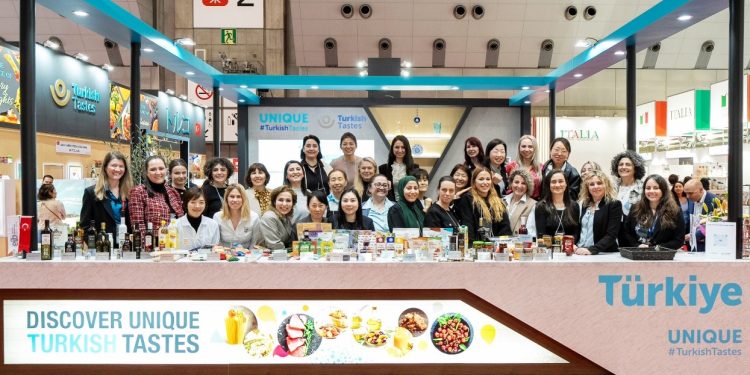 Ege İhracatçı Birlikleri Kadınları destekliyor, ihracatı büyütüyor