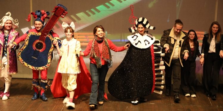 Ses ve ışık şöleni “Sesler Ülkesi” Seyirciden tam not aldı