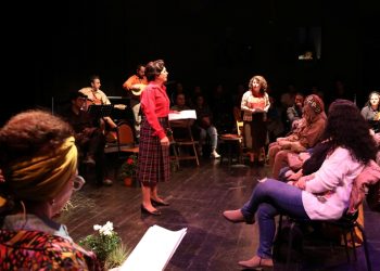 Şehrin Tiyatrosu Gülten Akın Şiirleriyle Maltepe’de