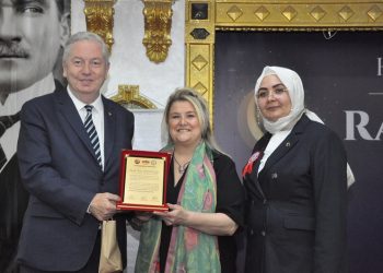 Dr. Aronia Kurucusu Aylin Kalafatoğlu’na “Yılın En Yenilikçi Kadın Girişimcisi” ödülü