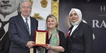 Dr. Aronia Kurucusu Aylin Kalafatoğlu’na “Yılın En Yenilikçi Kadın Girişimcisi” ödülü