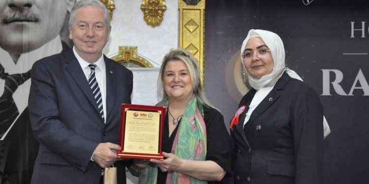 Dr. Aronia Kurucusu Aylin Kalafatoğlu’na “Yılın En Yenilikçi Kadın Girişimcisi” ödülü