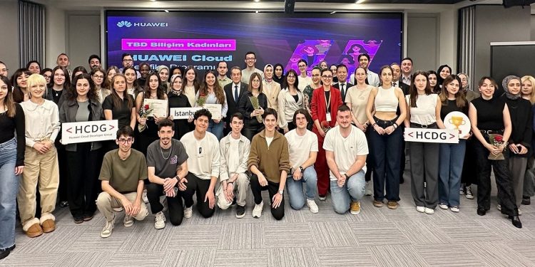Huawei’den Kadın bilişimcilere küresel sertifika