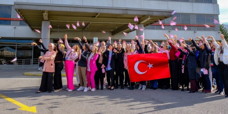 Sabiha Gökçen Havalimanı’nda kadınlara ilham veren 8 Mart kutlaması