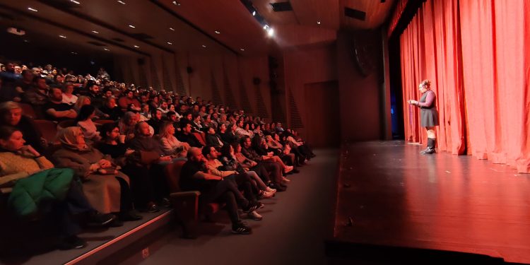 Şehir Tiyatroları tüm sahnelerinde 8 Mart Dünya Kadınlar Günü’nü kutladı