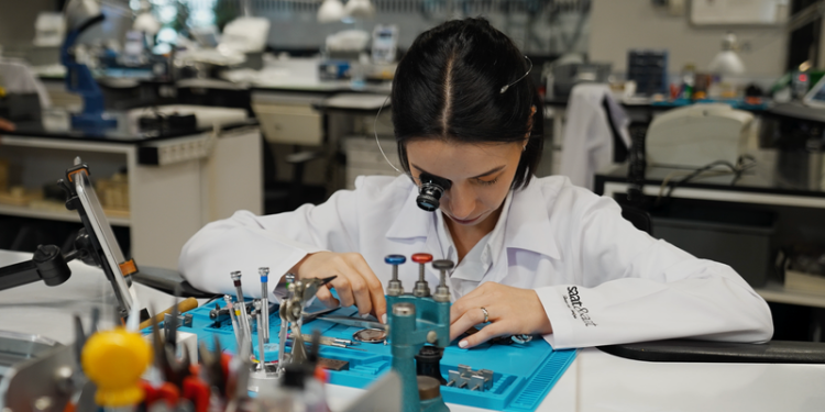 Berfin Kaplan Albayrak : “İncelikli İş Projesiyle Sektöre Kadın Saat Ustaları Kazandırıyor”