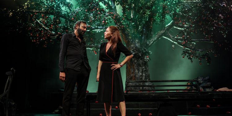 “Aşk Biter mi? Dünya yıldızlarının sahnesi Londra West End’de