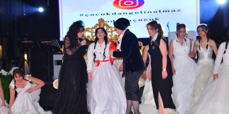 “GAGİKAD, Çocuk Gelinler İçin Sahneye Çıktı: Toplum mühendisliği yaparak dönüşüm başlatıyor!”