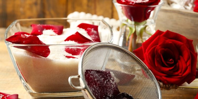 Gül suyunun mutfaktaki büyülü dokunuşu