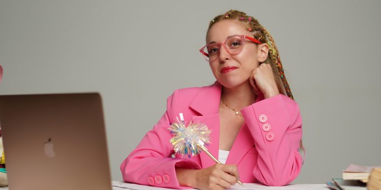 Özlem Yıldırım, “Ben Prenses Değilim” ve “Masallara Yolculuk” Kitaplarıyla Köy Okullarına İlham Veriyor