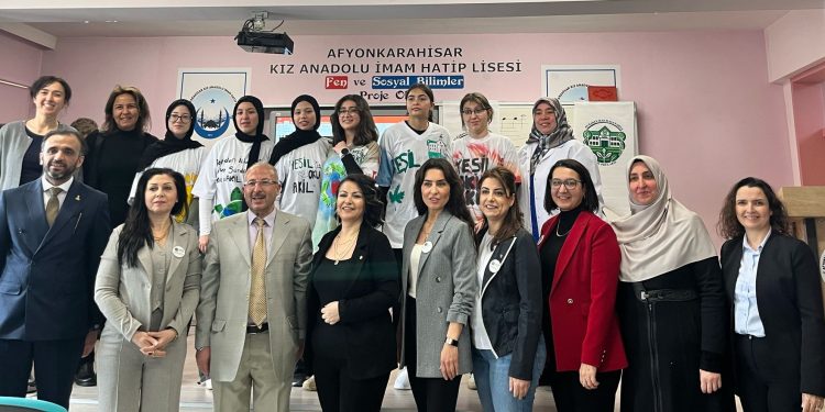 TOBB Afyonkarahisar Kadın Girişimciler Kurulu’ndan İmam Hatip Lisesi’nde “Yeşil Dönüşüm ve Dijitalizasyon” Sunumu