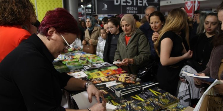 Bursa 22. Kitap Fuarı yeni yerinde, ilgiyle kapılarını açtı!