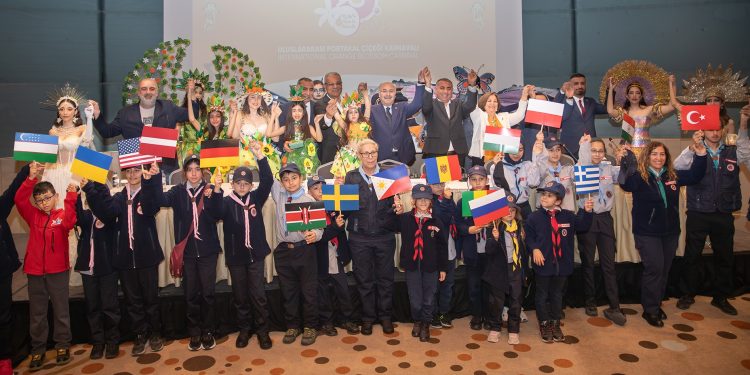 Dünya Çocukları Karnaval’da  “Barış ve Dostluk” Mesajı verdi