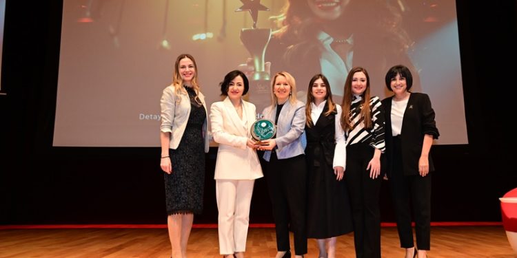 Mercedes-Benz, She’s mentoring programı başarılarını 5 prestijli ödülle taçlandırdı