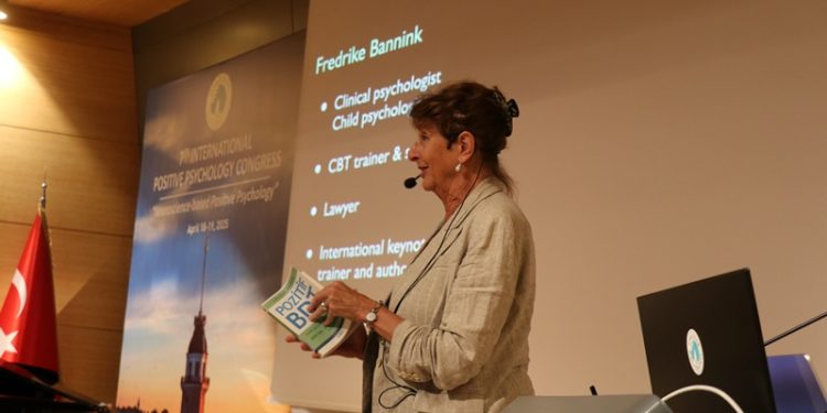 Psikolog Dr. Fredrike Bannink : “Negatif düşünce pozitiften 7 kat daha güçlü!”