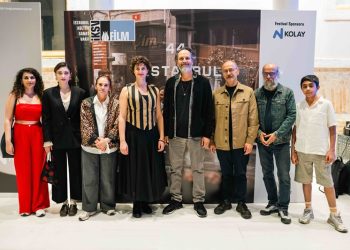 Pelin Esmer’in son filmi ‘O DA BİR ŞEY Mİ’ Türkiye prömiyerini İstanbul Film Festivali’nde yaptı