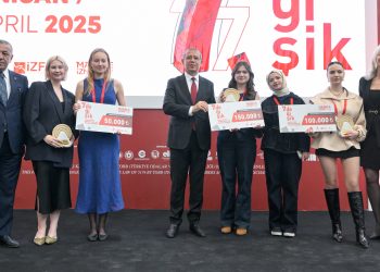 Doğal taşa hayat veren genç tasarımcılar ödüllerini aldı