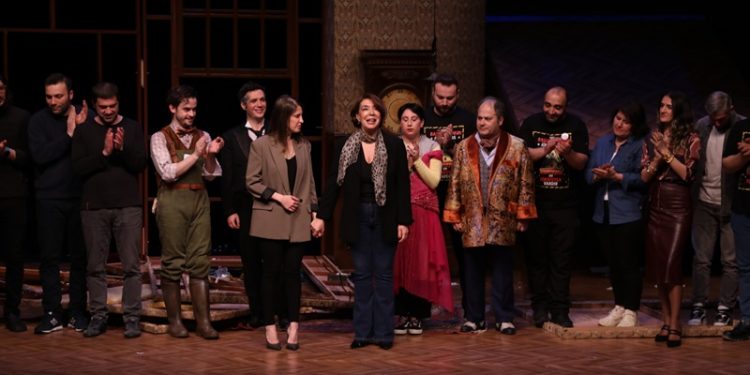 Bol ödüllü komedi “Yoldan Çıkan Oyun” Seyirciyle buluştu