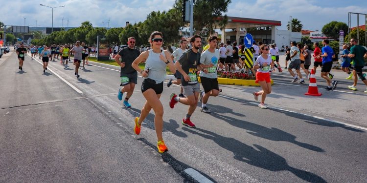 Koşu tutkunlarının vazgeçilmez adresi; Salomon Çeşme Maratonu