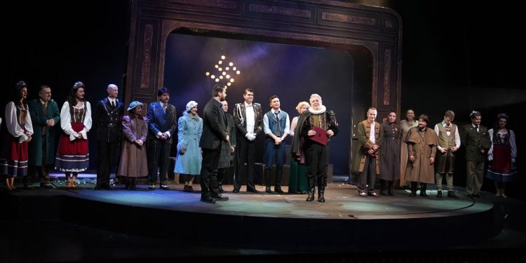 “Yaşamak mı Yoksa Ölmek mi?” Adana’da alkış topladı