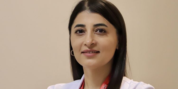 Dr. Gülnar Aliyeva : “Çocuğunuz gülüp ağladıktan sonra öksürük krizine giriyorsa dikkat!”
