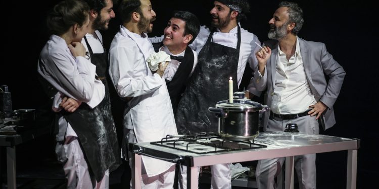 “Kısık Ateşte Düdüklü Tencere” 13 Nisan Pazar Günü Sahnede!