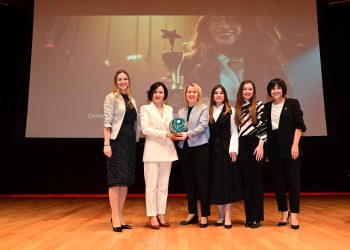 Mercedes-Benz, She’s Mentoring Programı Başarılarını 5 Prestijli Ödülle taçlandırdı