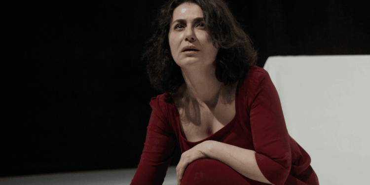 “Yaralarım Aşktandır” 4 Mayıs’ta Moda Sahnesi’nde