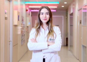 Psikolog Sena Kalaz Güven : “‘mış gibi’ gülmek bile yetiyor…”