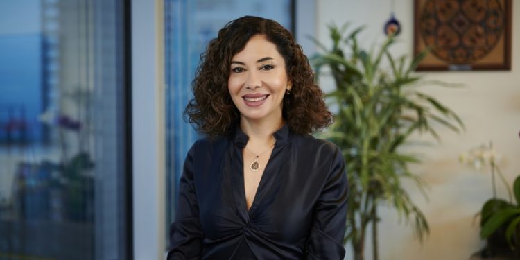 Yoğun ilgi gören “L’Oréal Türkiye 50+ Tekno Kadın Guru Programı” mezunlarını verdi