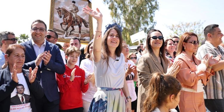 14. Alaçatı Ot Festivali kortejinin en renkli grubu oldular!