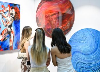 İzmir’de sanat ve antika fuarına yoğun ilgi