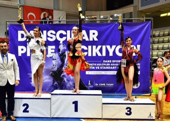 İzmir’de dansçıların kıyasıya rekabeti