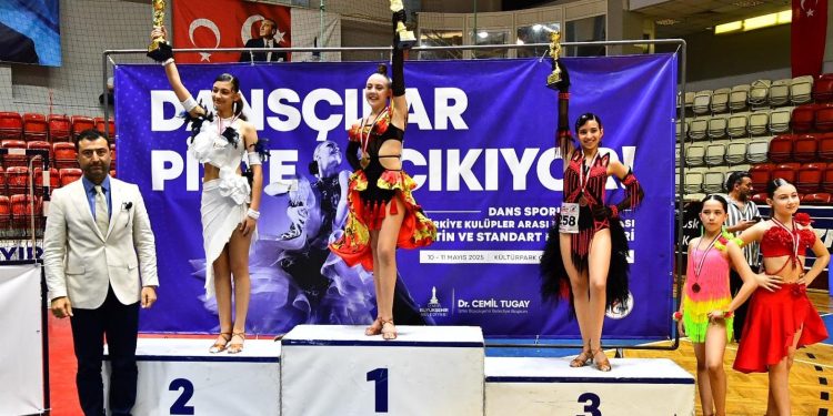 İzmir’de dansçıların kıyasıya rekabeti