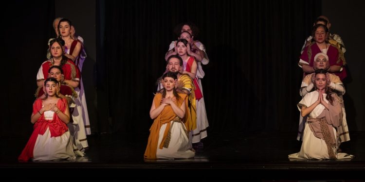 ‘Bi’ Değişik Tiyatro’dan ‘EŞEK ARILARI’…