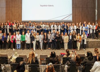 “Hemşirelerimiz. Geleceğimiz.   Hemşirelerin sağlığını ve refahını iyileştirmek, ekonomileri güçlendirir”