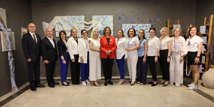 Esmek yansımaları sergisi “Bendeki Mavi” temasıyla açıldı