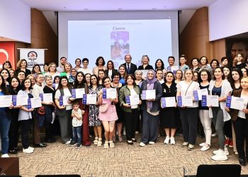 “Kadınlar Dijitalde Parlıyor” projesi kapsamında sertifika sevinci