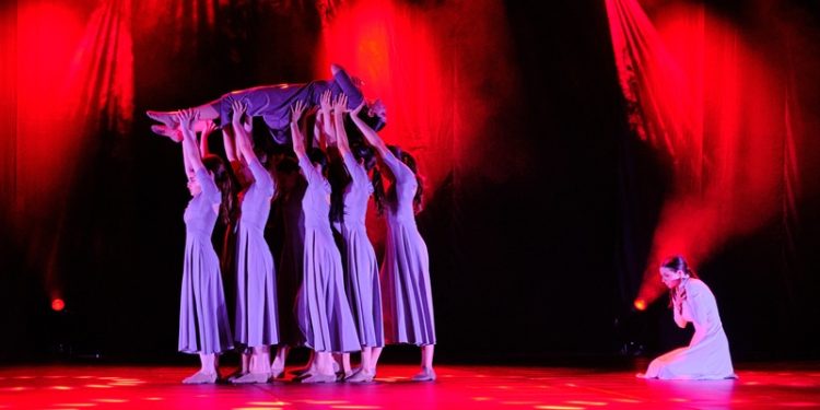 “KADIN” Dans performansı yeniden sahneye dönüyor: Şiddete karşı sanatın gücü