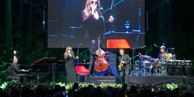 Melody Gardot Antalyalı müzikseverlerle buluştu