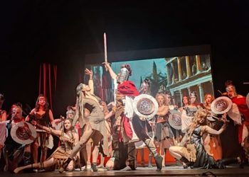 İzmir’in rüyası müzikali sezon finalini yaptı