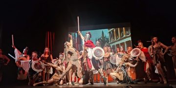 İzmir’in rüyası müzikali sezon finalini yaptı