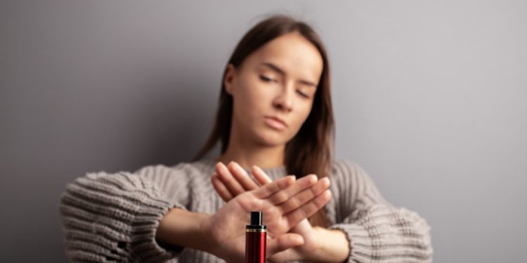 Prof. Dr. Banu Musaffa Salepçi : “”Sessiz Tehlike: Elektronik Sigara Gençlerin Cebinde!”