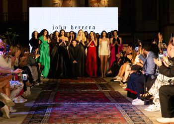 Tarihi halılar podyum oldu