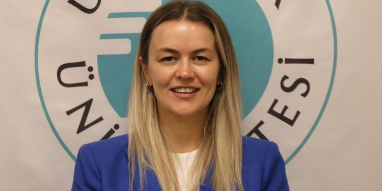 Dr. Öğretim Üyesi Arzu Akdemir : “Her 4 kadından 3’ü genital enfeksiyon geçiriyor!”