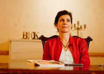 Aslı Atasoy’dan Dünyanın en çok kitap kapağı tasarlayan sanatçısının belgeseli