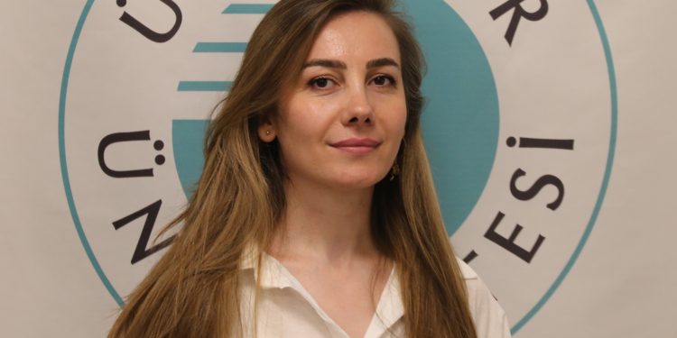 Öğretim Görevlisi Birgül Erbaş : “Takma kirpik kullanımında göz sağlığına dikkat!”